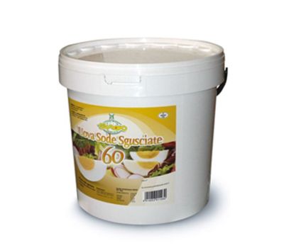 Uova sode sgusciate in salamoia